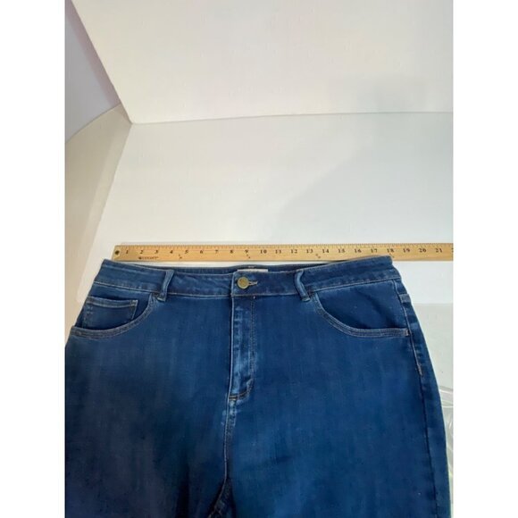 Logo by Lori Goldstein Straight Leg Logofied Jeans with Raw Hem Women's Size 16 - Picture 7 of 10